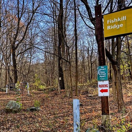 Charming Beacon Apt With Fire Pit Near Hiking! Εξωτερικό φωτογραφία