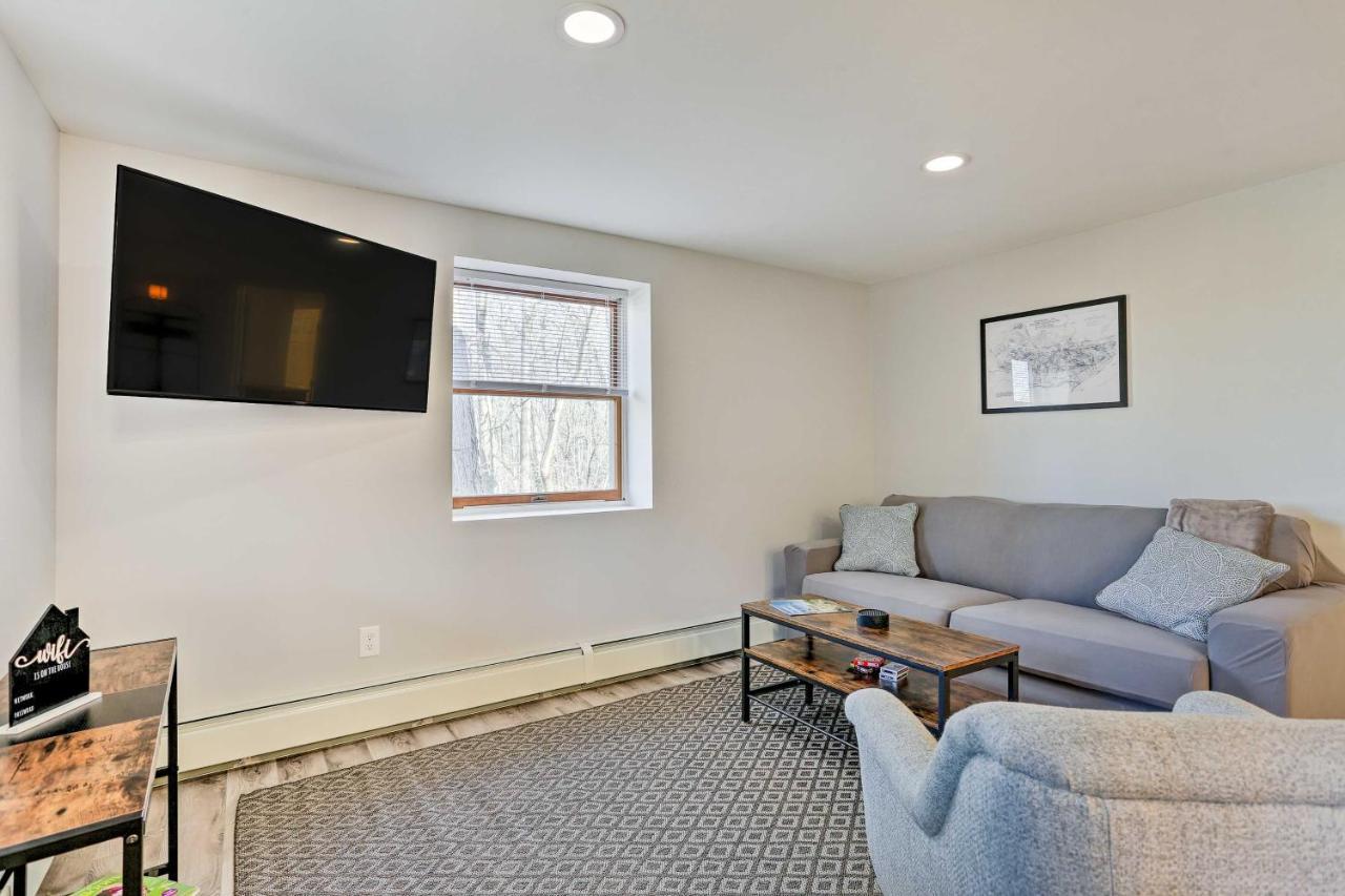 Charming Beacon Apt With Fire Pit Near Hiking! Εξωτερικό φωτογραφία