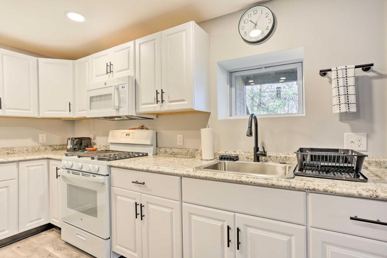 Charming Beacon Apt With Fire Pit Near Hiking! Εξωτερικό φωτογραφία