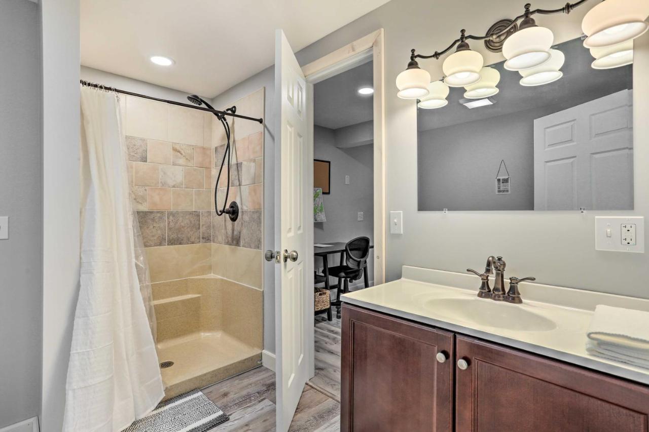 Charming Beacon Apt With Fire Pit Near Hiking! Εξωτερικό φωτογραφία