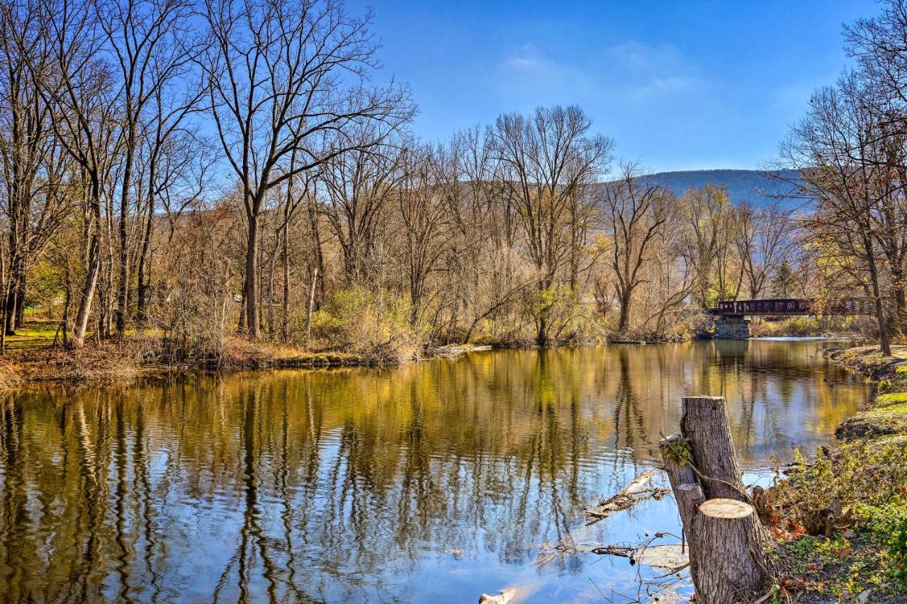 Charming Beacon Apt With Fire Pit Near Hiking! Εξωτερικό φωτογραφία