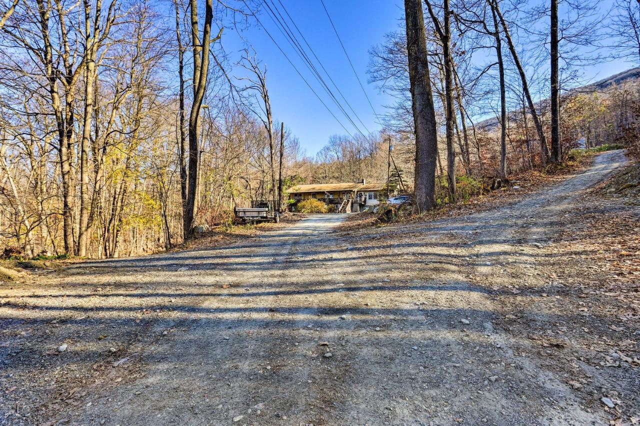Charming Beacon Apt With Fire Pit Near Hiking! Εξωτερικό φωτογραφία